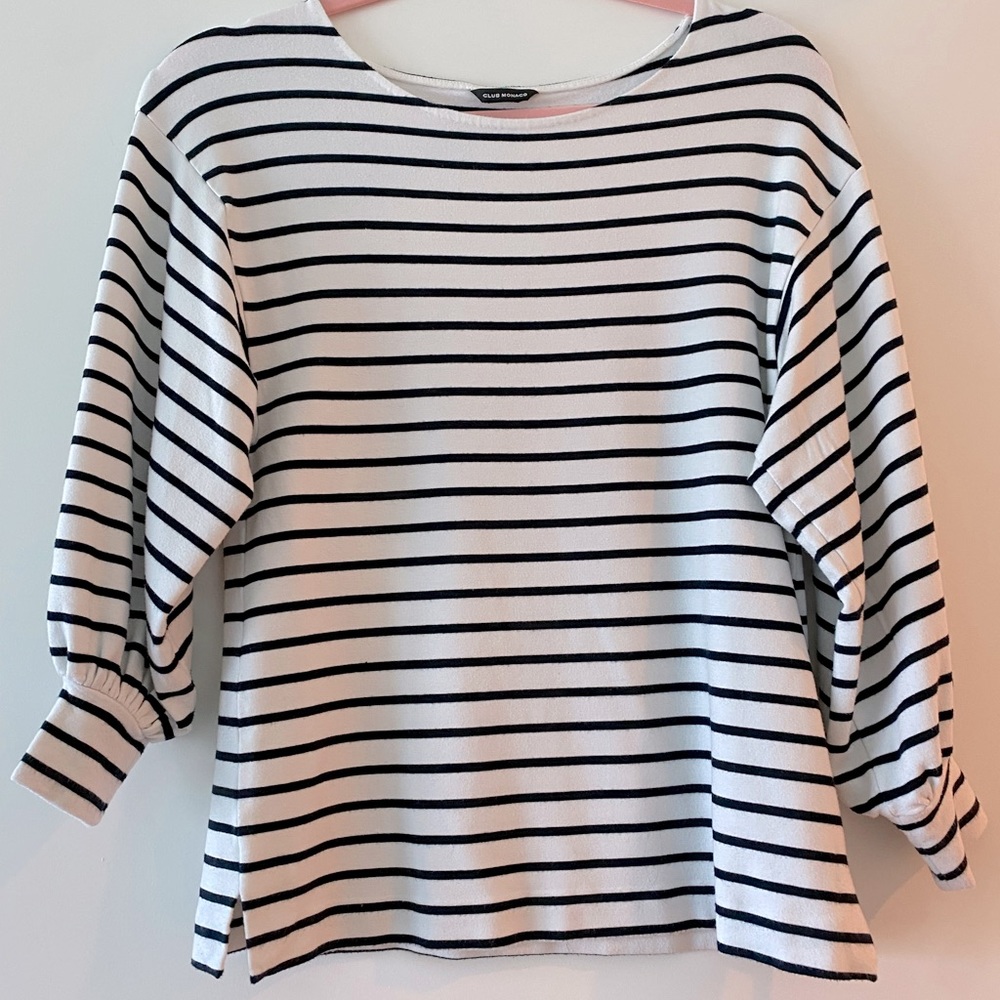 Club Monaco basic top with scrunched arm
